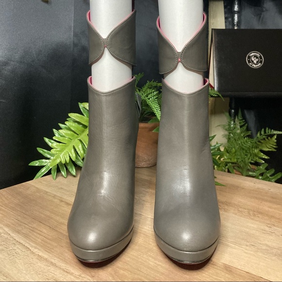 Alexandria Torissi Shoes - New Alexandria Torissi Italian Leather Gray Boots!